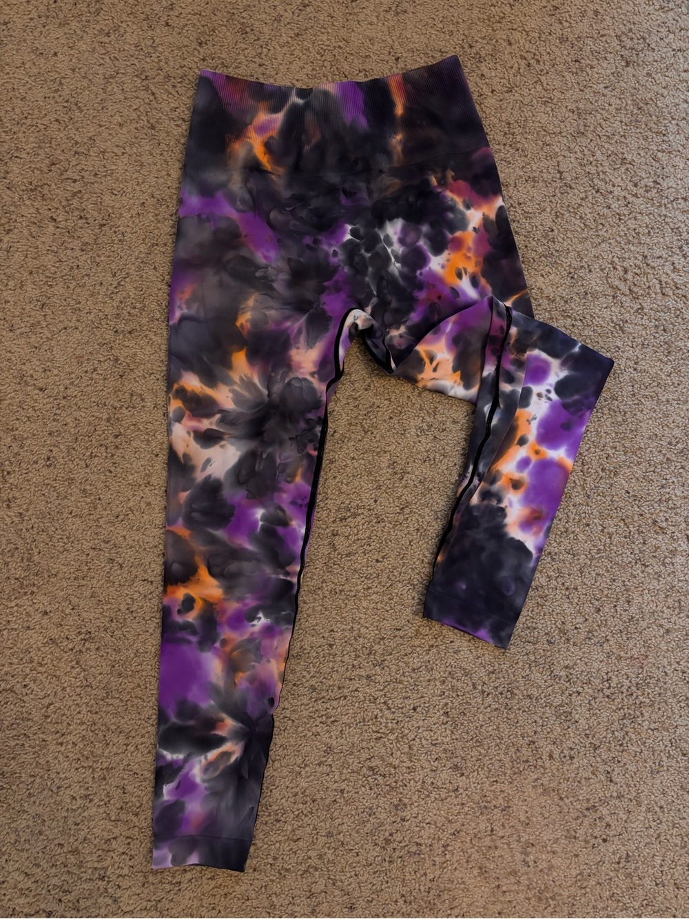 Tie-dye butt scrunch leggings